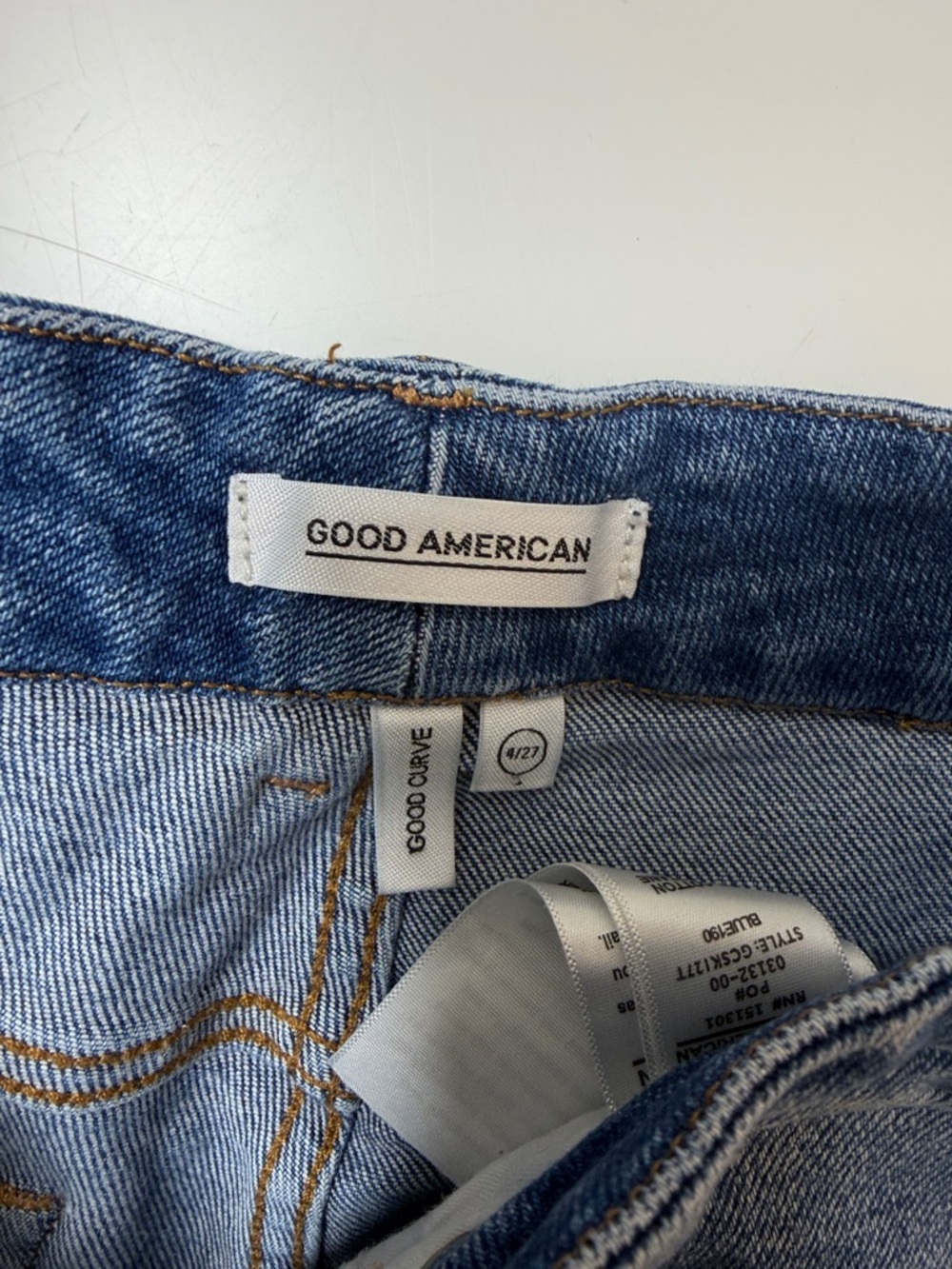 Good‎ American Medium Blue High-Rise Slim Jeans - Picture 3 of 5